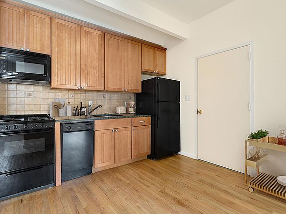 3rd image of 66 Maspeth Ave APT 2b