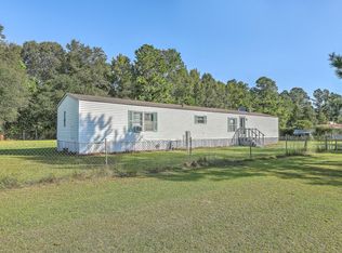 118 Rooster Ln, Saint Stephen, SC 29479