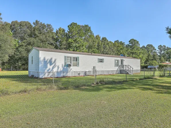 118 Rooster Ln, Saint Stephen, SC 29479