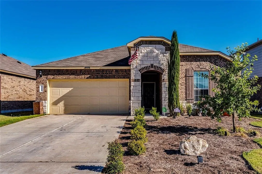 3 bed, 2.0 bath, 1621 sqft, $1,900 — Photo 1