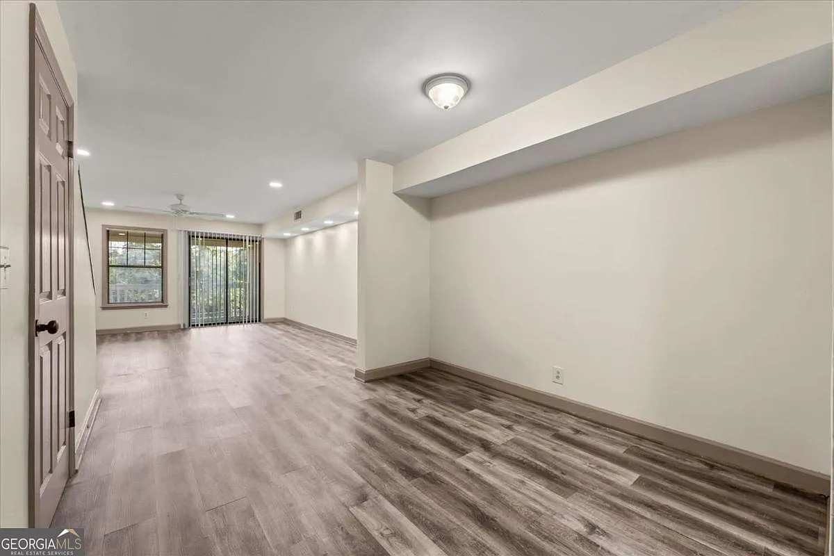 2 bed, 2.5 bath, 1244 sqft, $1,600 — Photo 4