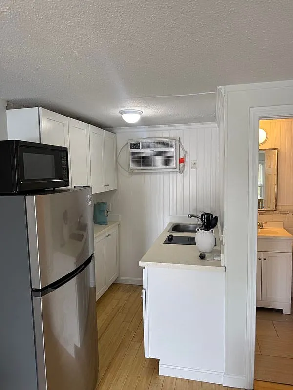 Studio, 1.0 bath, 200 sqft, $1,400 — Photo 4