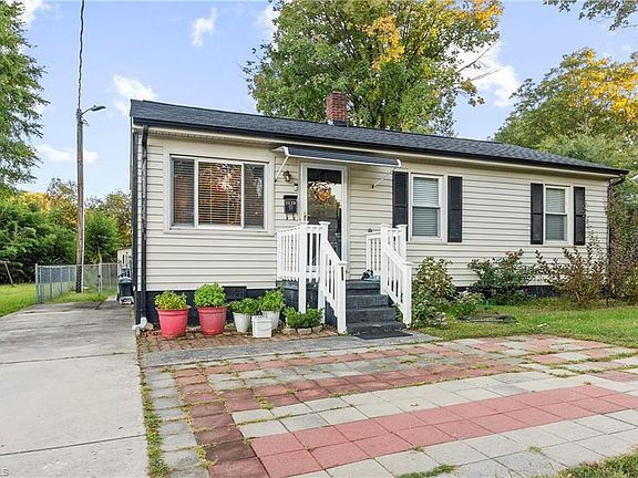3rd image of 2112 Vale Pl