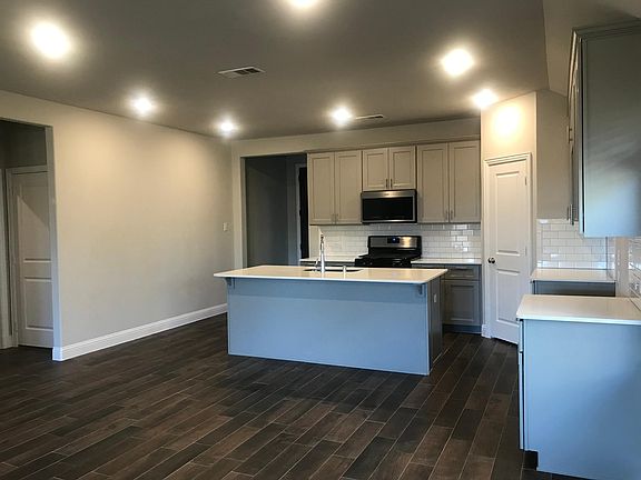 4th image of 6133 Horsetail Dr