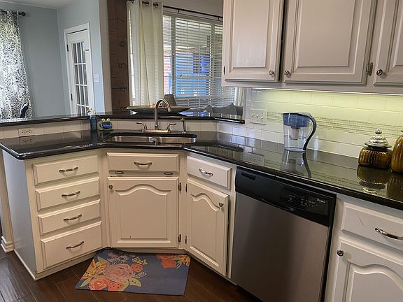 4th image of 1802 La Fontaine Ln