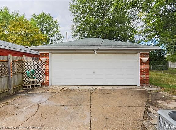 4th image of 24553 Phlox Ave