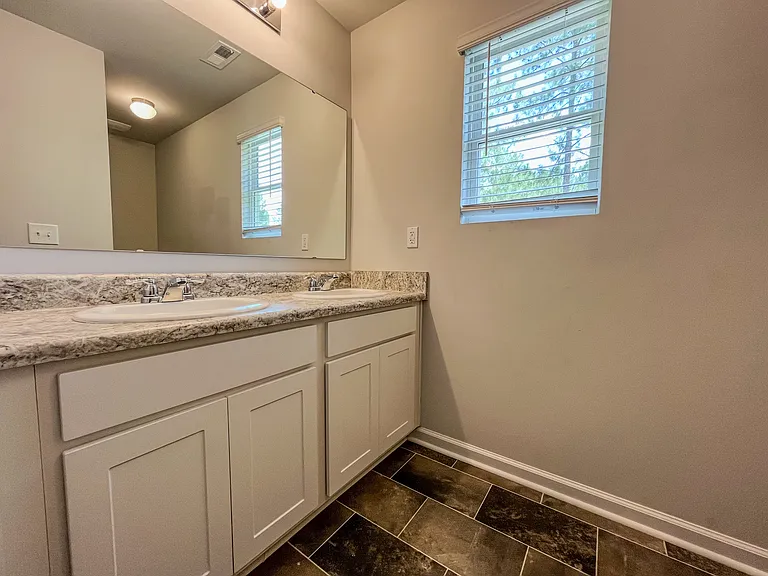 110 Teagarden Ct — Photo 17