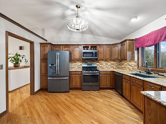 4th image of 727 Old Hunt Rd