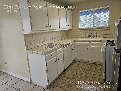 14323 Haynes St #7 — Photo 6