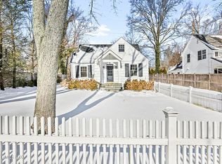 43 Summit Rd, Riverside, CT 06878