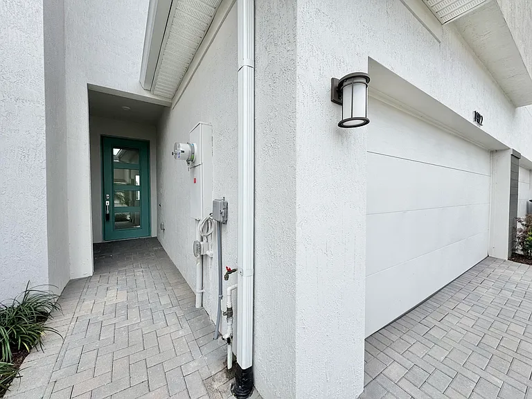 14122 SW Thorens Dr — Photo 11