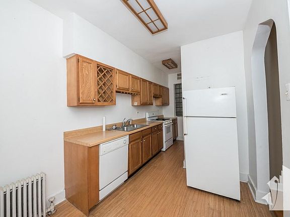 2nd image of 650 W Buckingham Pl #322