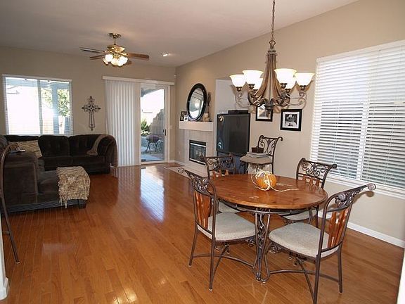4th image of 734 Peachcrest Dr