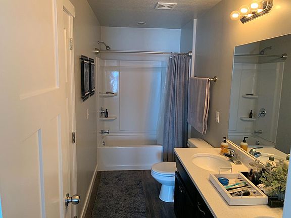 2nd image of 666 E 355 N Room 4