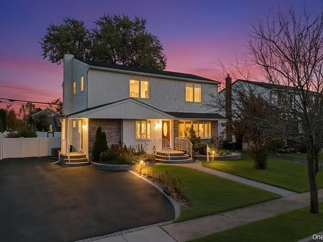 4 bed, 3.0 bath, 2156 sqft, $5,500 — Photo 1