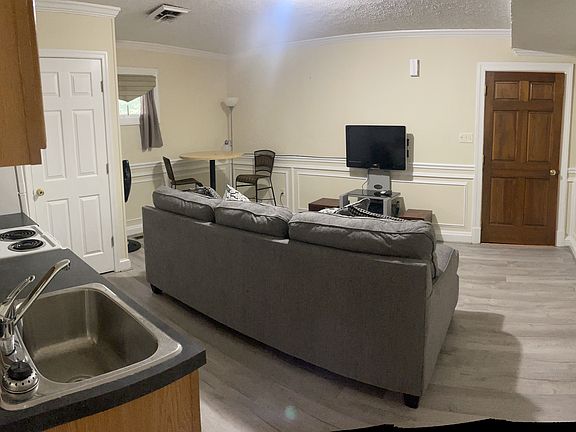 4th image of 19 N Washington St #201