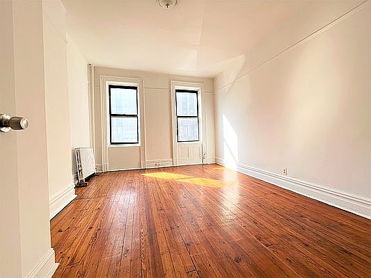 5th image of 499 Saint Johns Pl APT 2R