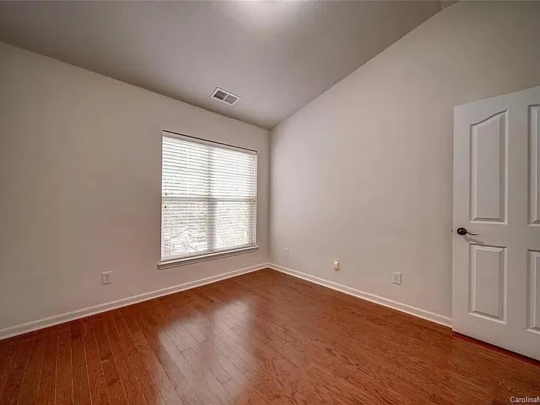 10947 Princeton Village Dr — Photo 23
