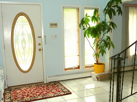 2nd image of 5 Hattie Ln