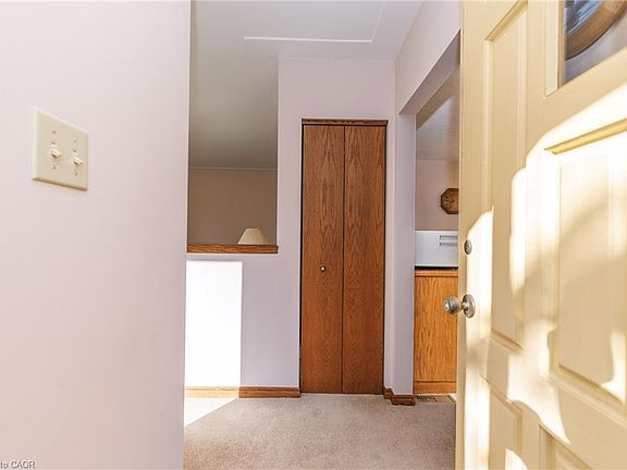 5th image of 18 Sycamore St