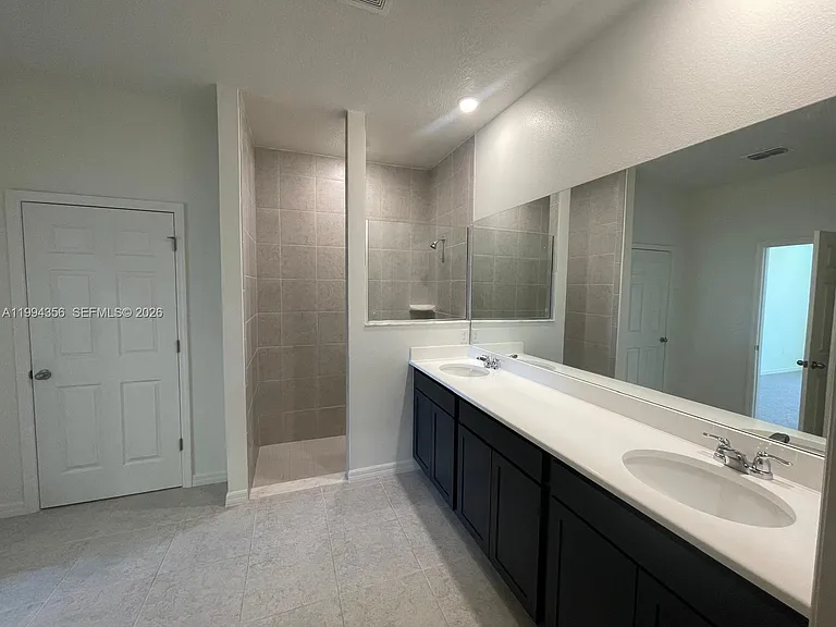 2133 SE Flanders Rd — Photo 9