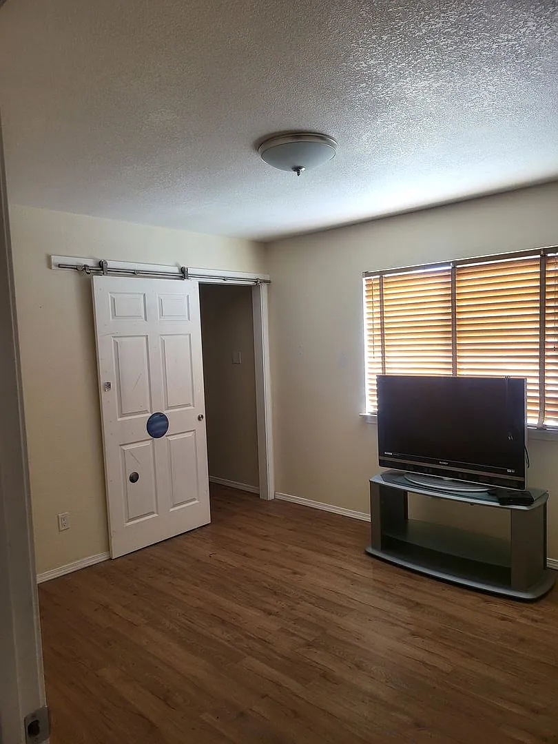 Accessable NE Heights 3/bd 1.75/ba 1300/sf 1/cg — Photo 3