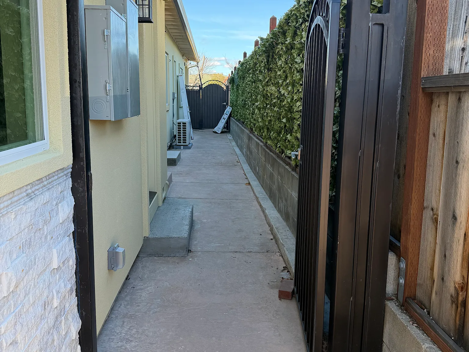 2327 Jackson St — Photo 3