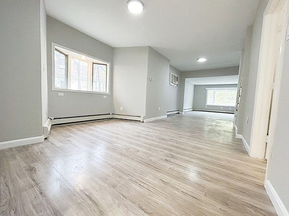 3rd image of 83 Colonial Dr