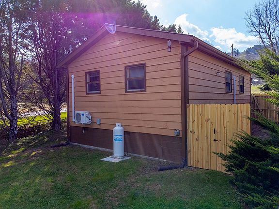 4th image of 2950 River Rd