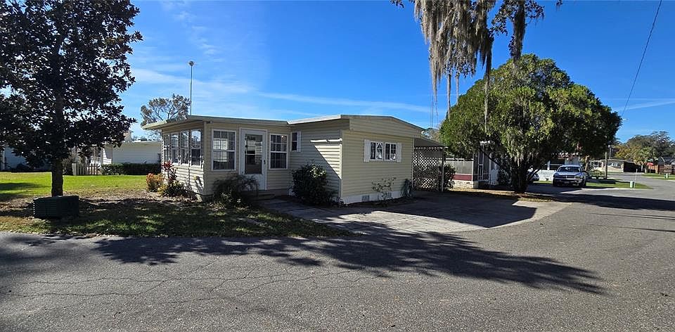 1st image of 810 OAKWOOD CIRCLE