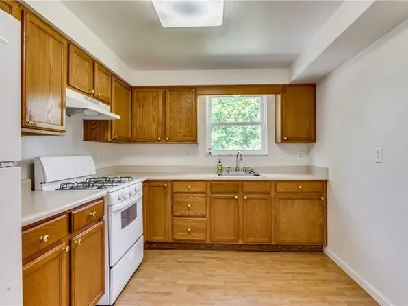 114 Neilson Dr, Clairton, PA 15025