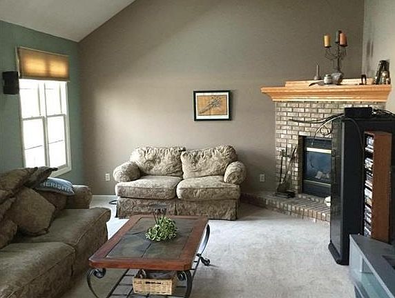 3rd image of 10883 Woodrun Dr