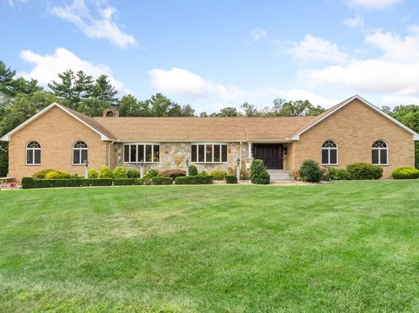 3 Esty Rd, Mendon, MA 01756