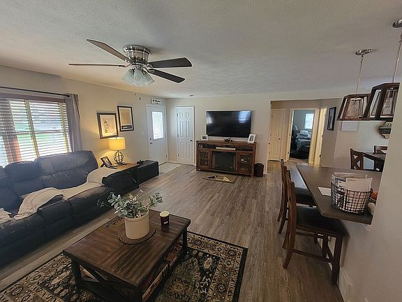 4th image of 616 Gordon Dr