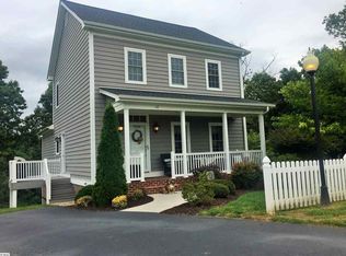 16 Topside Cres, Staunton, VA 24401