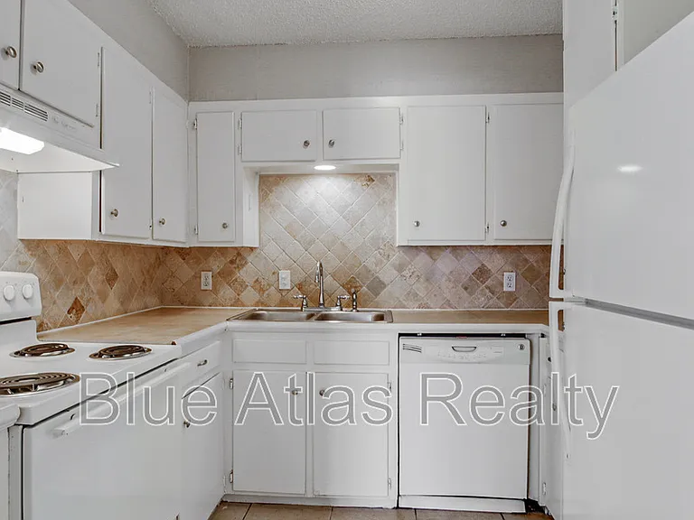 5352 Wonder Dr — Photo 4