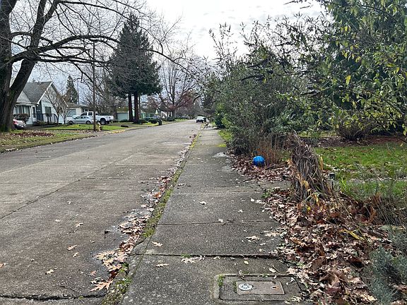 4th image of 1935 24th St NE