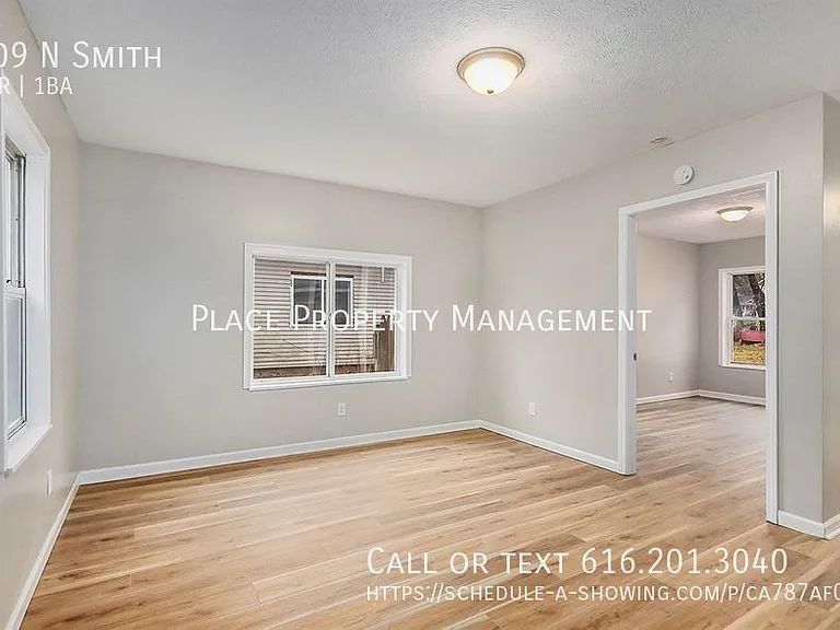 409 N Smith St — Photo 2