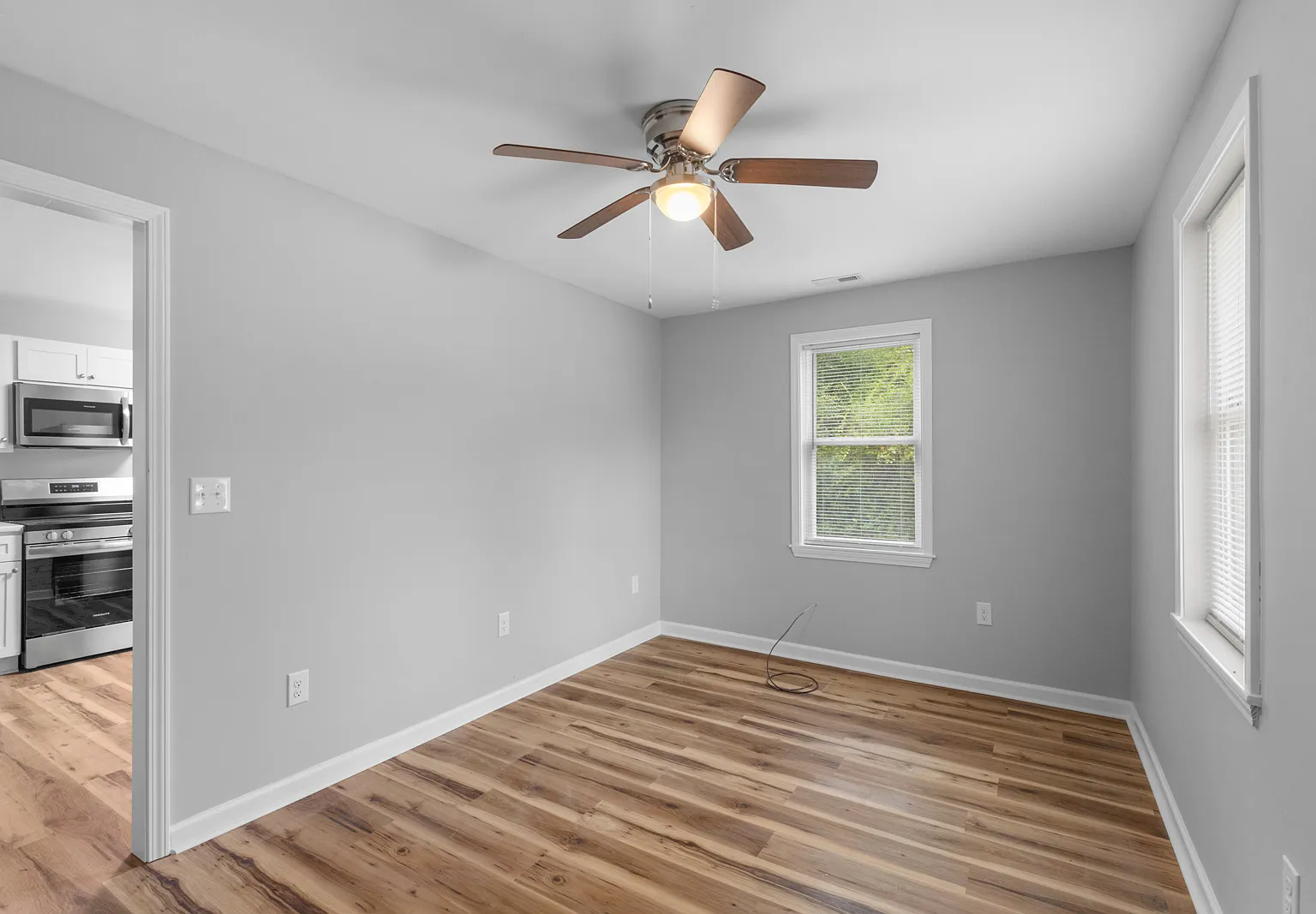 2 bed, 940 sqft, $1,350 — Photo 4