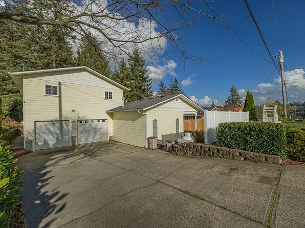 1740 Pennsylvania Ave, Coos Bay, OR 97420