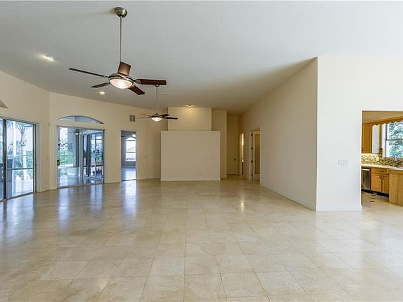 4th image of 12620 Katherine Cir