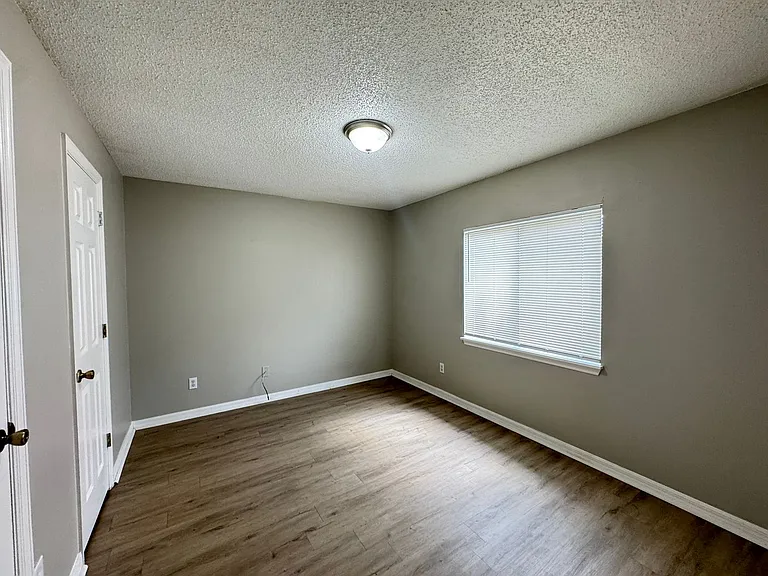 817 Eastern Ave — Photo 17
