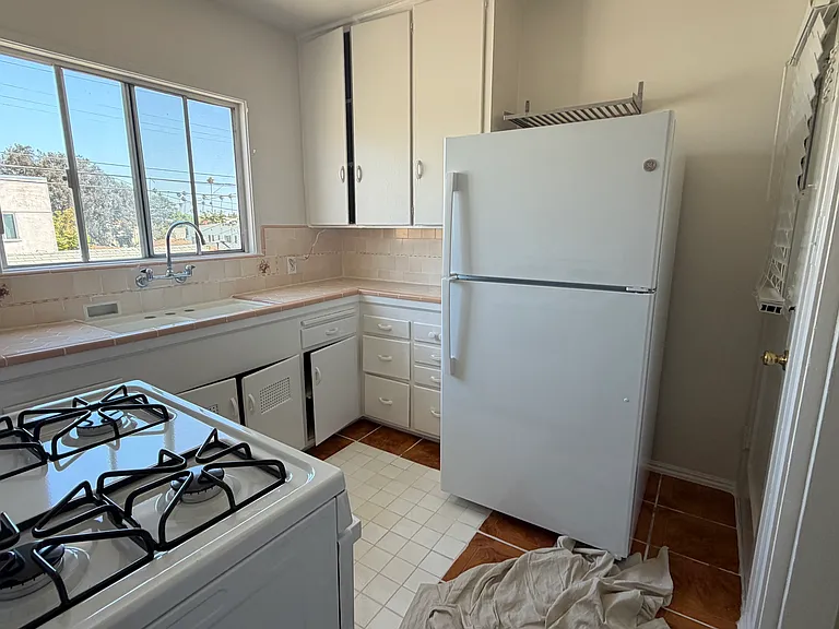 1942 S Rimpau Blvd #1/2 — Photo 8