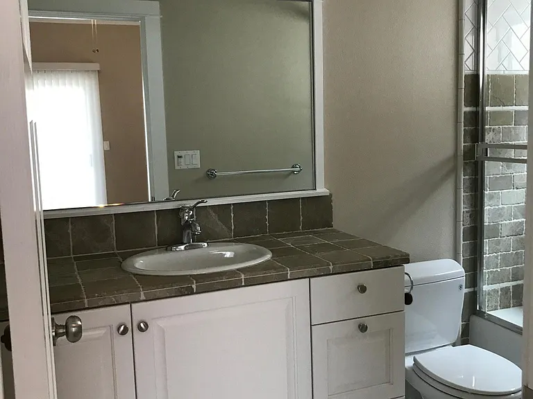 Full Bathroom in 2nd Bedroom