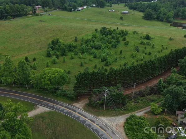 2809 Landis Ln, Nebo, NC 28761