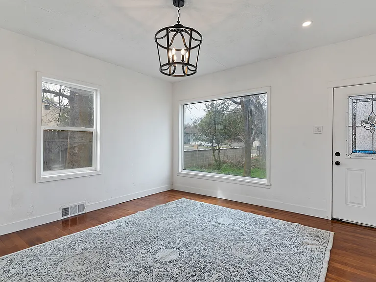 678 N 100 E — Photo 13