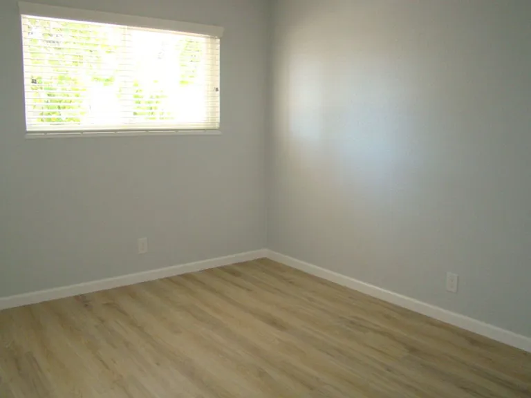 665 Johanna Ave — Photo 8