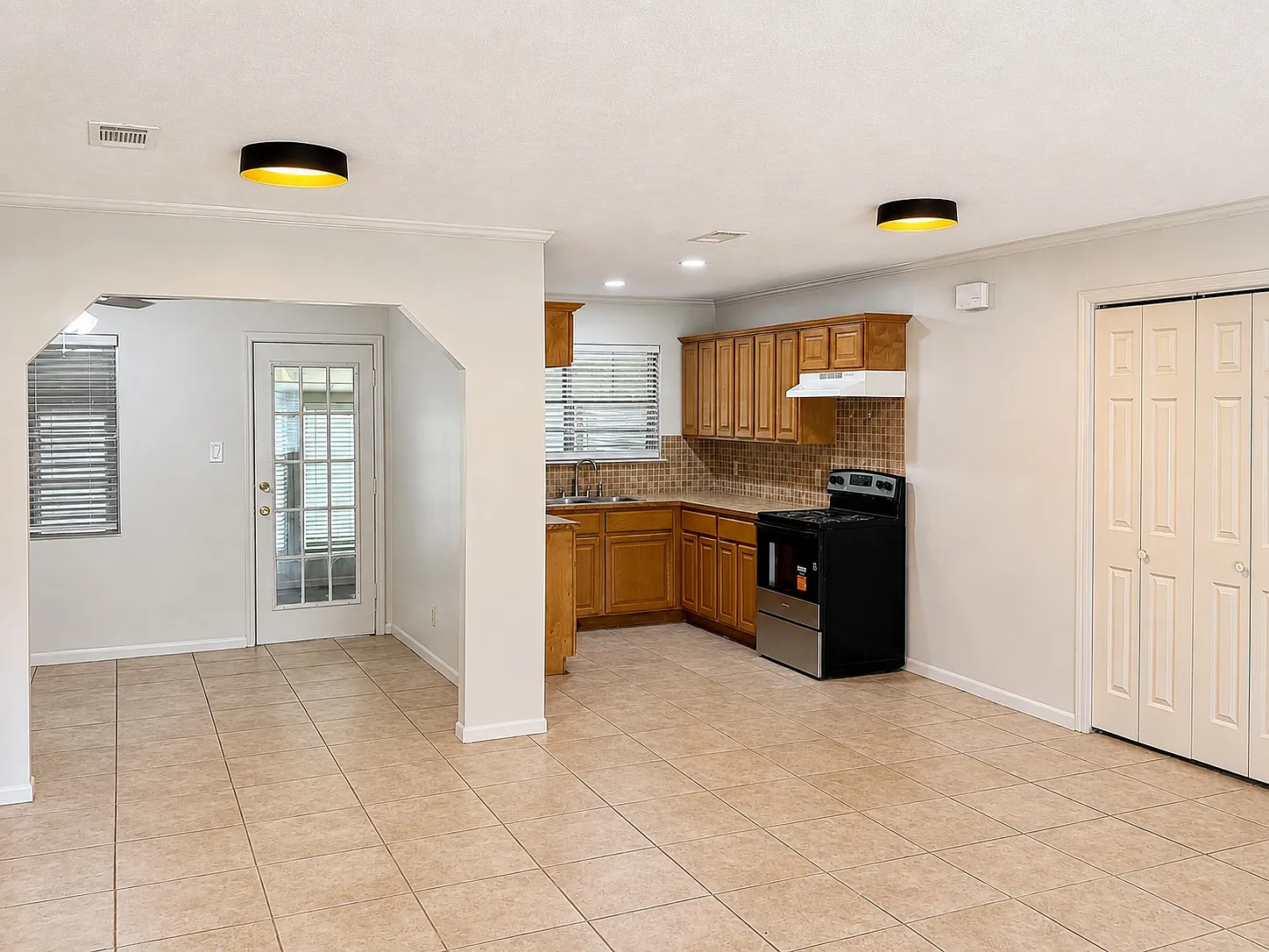 3 bed, 1285 sqft, $1,500 — Photo 2