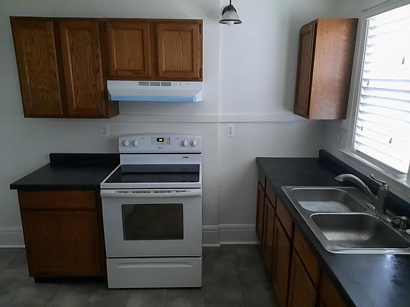 3rd image of 384 Cass Ave Floor 1