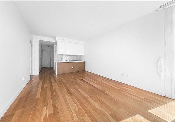 5th image of 555 W 59th St APT 17E